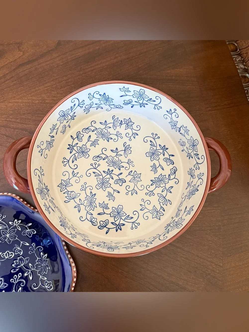 Temp-tations by Tara Floral Lace Blue 2 Quart Round Baking Dish with Lid & Rack